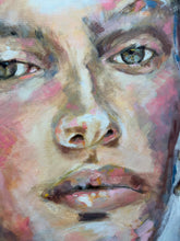 Lade das Bild in den Galerie-Viewer, Pixie with cut
